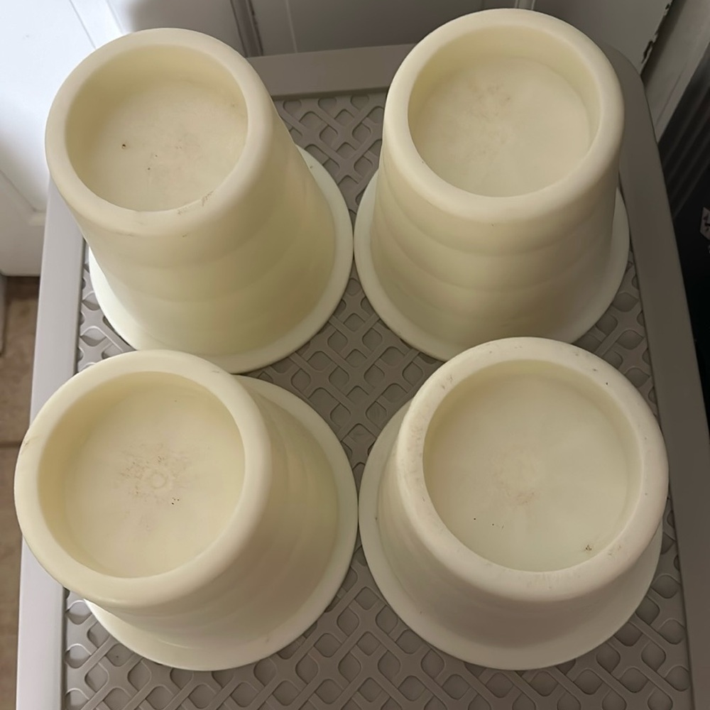 Bedrisers Set of Four White & Round